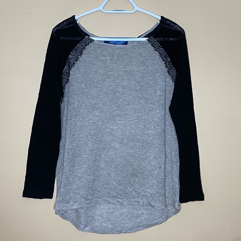 Baseball sleeve sweater with lace detail